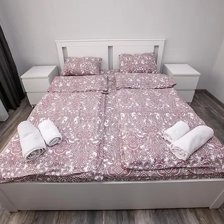 Aparthouse Heaven דירה