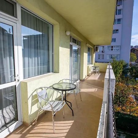 Aparthouse Heaven Апартамент