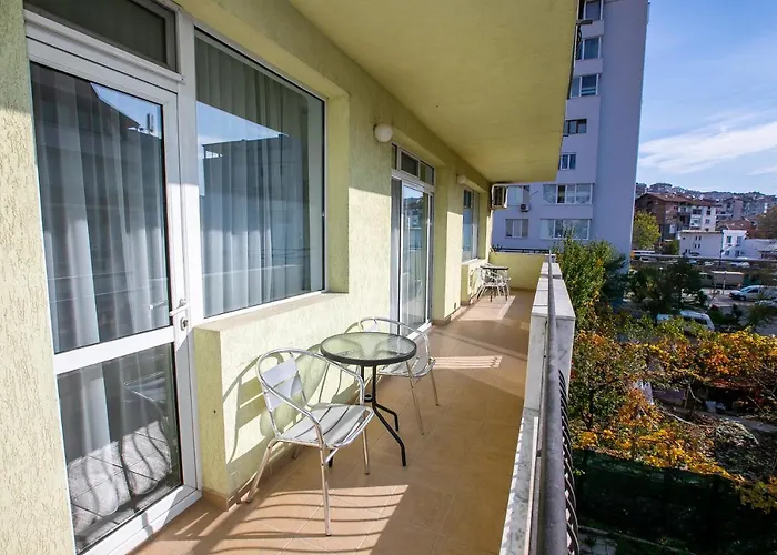 Aparthouse Heaven アパート